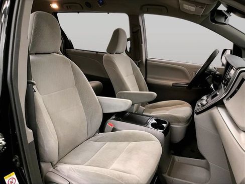 Used 2018 Toyota Sienna LE FWD image 8