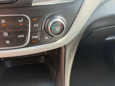 Used 2022 Chevrolet Equinox LT w/ Driver Convenience Package FWD image 24
