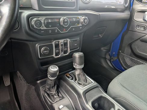 Used 2019 Jeep Wrangler Unlimited Sahara AWD/4WD image 21