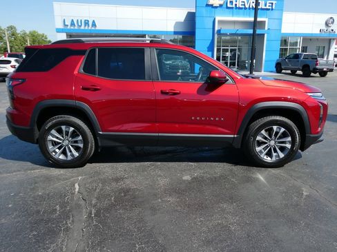 Used 2025 Chevrolet Equinox LT w/ Convenience Package II AWD/4WD image 4