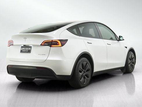 Used 2024 Tesla Model Y Long Range AWD/4WD image 5