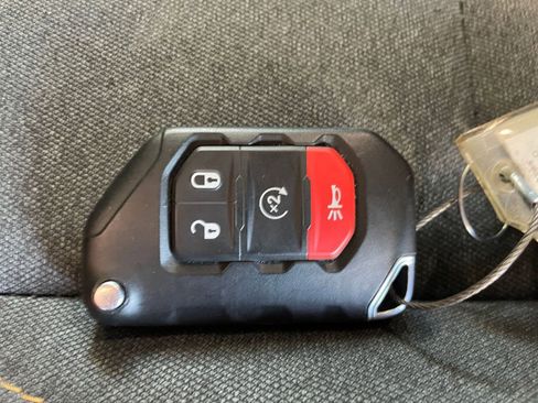 Used 2025 Jeep Wrangler Sahara image 22