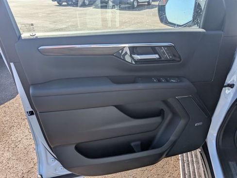 New 2026 Chevrolet Suburban High Country image 14