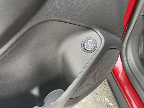 Used 2023 Chevrolet TrailBlazer RS w/ Sun and Liftgate Package image 11