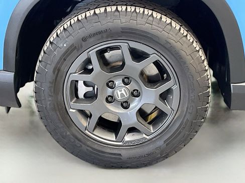 Used 2025 Honda Pilot TrailSport image 32