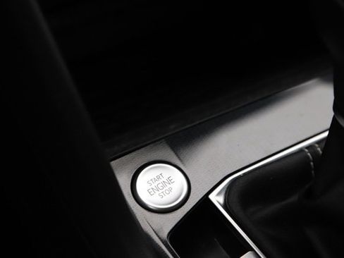 Used 2025 Volkswagen Taos SE image 19