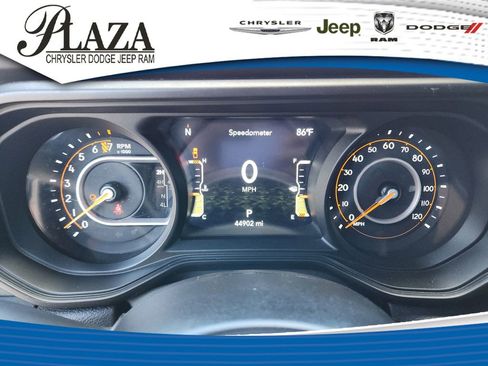 Certified 2024 Jeep Gladiator Mojave AWD/4WD image 33