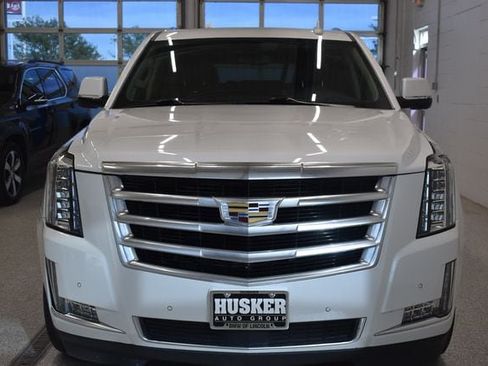 Used 2017 Cadillac Escalade ESV Premium Luxury AWD/4WD image 3
