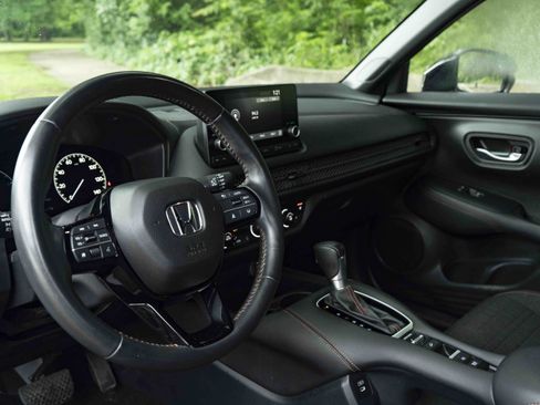 Certified 2025 Honda HR-V Sport image 15