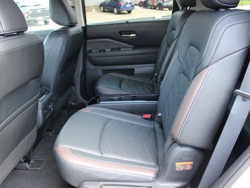 Certified 2023 Nissan Pathfinder Platinum AWD/4WD image 12