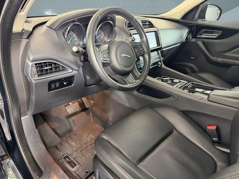Used 2020 Jaguar F-PACE Premium image 4