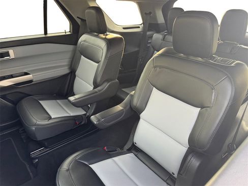 Used 2022 Ford Explorer XLT w/ Equipment Group 202A image 13