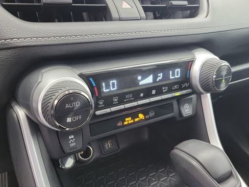 Used 2025 Toyota RAV4 XLE FWD image 29