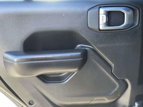 Used 2021 Jeep Wrangler Unlimited Sport image 20