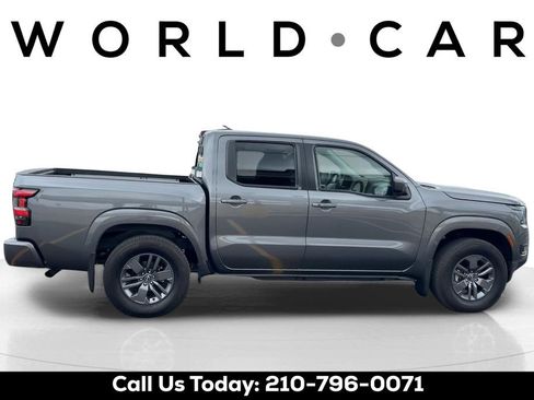 Used 2025 Nissan Frontier SV w/ SV Convenience Package RWD image 2