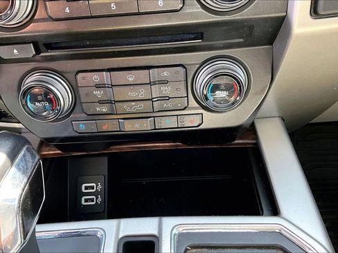Used 2018 Ford F150 Lariat w/ Equipment Group 502A Luxury AWD/4WD image 22