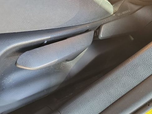 Used 2022 Toyota Corolla LE image 27