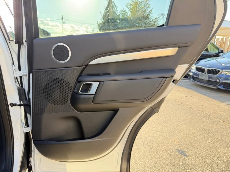 Used 2020 Land Rover Discovery Landmark AWD/4WD image 26