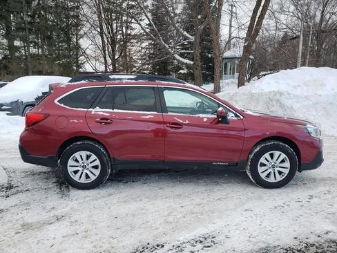 Used 2019 Subaru Outback 2.5i Premium image 2