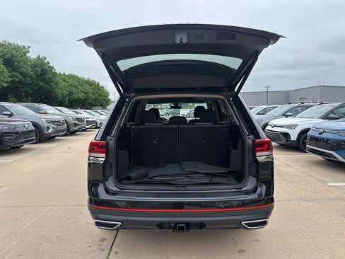 Used 2024 Volkswagen Atlas SE w/ Panoramic Sunroof Package FWD image 14