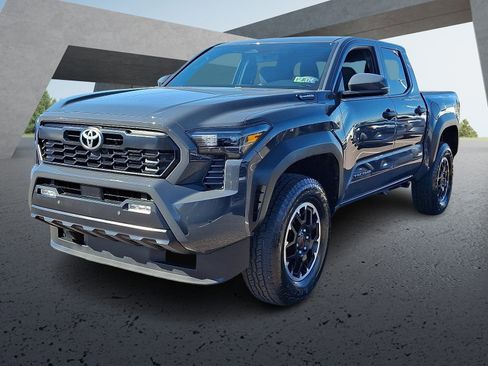 Used 2025 Toyota Tacoma TRD Off-Road image 3