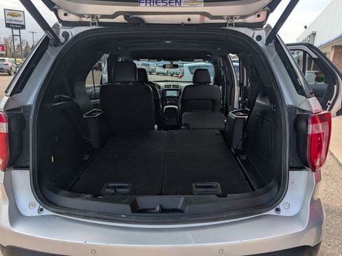 Used 2017 Ford Explorer XLT w/ Equipment Group 202A image 21