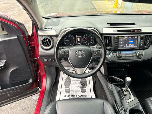 Used 2018 Toyota RAV4 Limited image 10