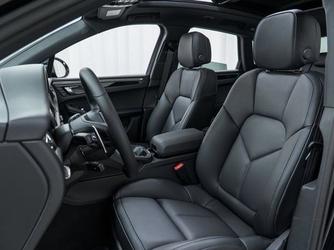 New 2026 Porsche Macan image 16