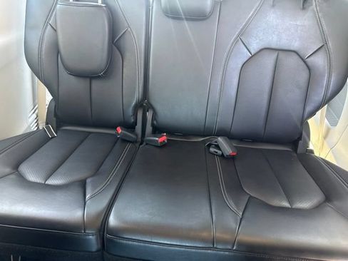 Certified 2024 Chrysler Pacifica Touring-L FWD image 29