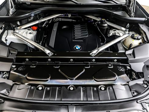 Used 2022 BMW X6 xDrive40i w/ M Sport Package image 11
