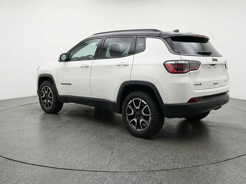 Used 2025 Jeep Compass Trailhawk image 6
