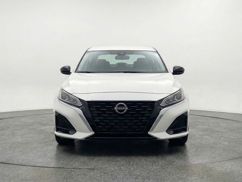 Used 2025 Nissan Altima 2.5 SV image 2