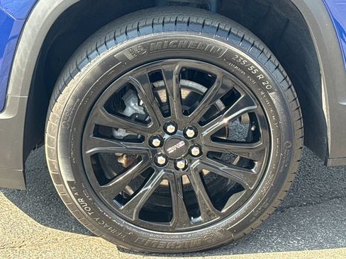 Certified 2023 GMC Acadia SLE w/ Elevation Edition AWD/4WD image 11