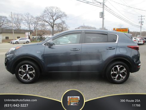 Used 2022 Kia Sportage LX AWD/4WD image 3