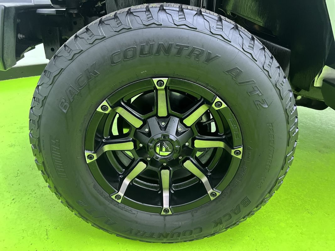 Used 2017 Jeep Wrangler Unlimited Sahara w/ Connectivity Group AWD/4WD image 14