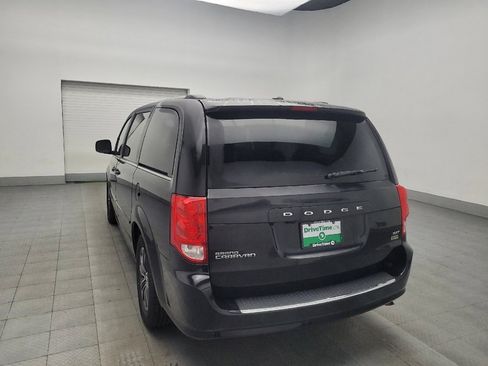Used 2017 Dodge Grand Caravan SXT image 5