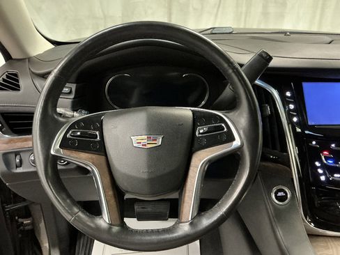 Used 2016 Cadillac Escalade ESV Luxury image 12