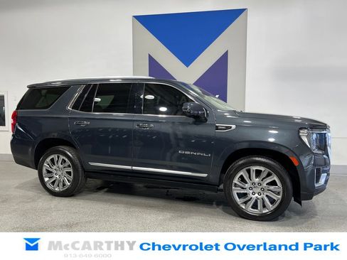 Used 2021 GMC Yukon Denali w/ Denali Premium Package AWD/4WD image 3