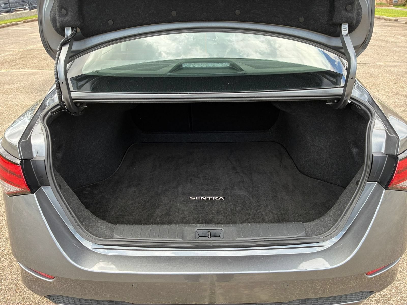 Used 2025 Nissan Sentra SV FWD image 28