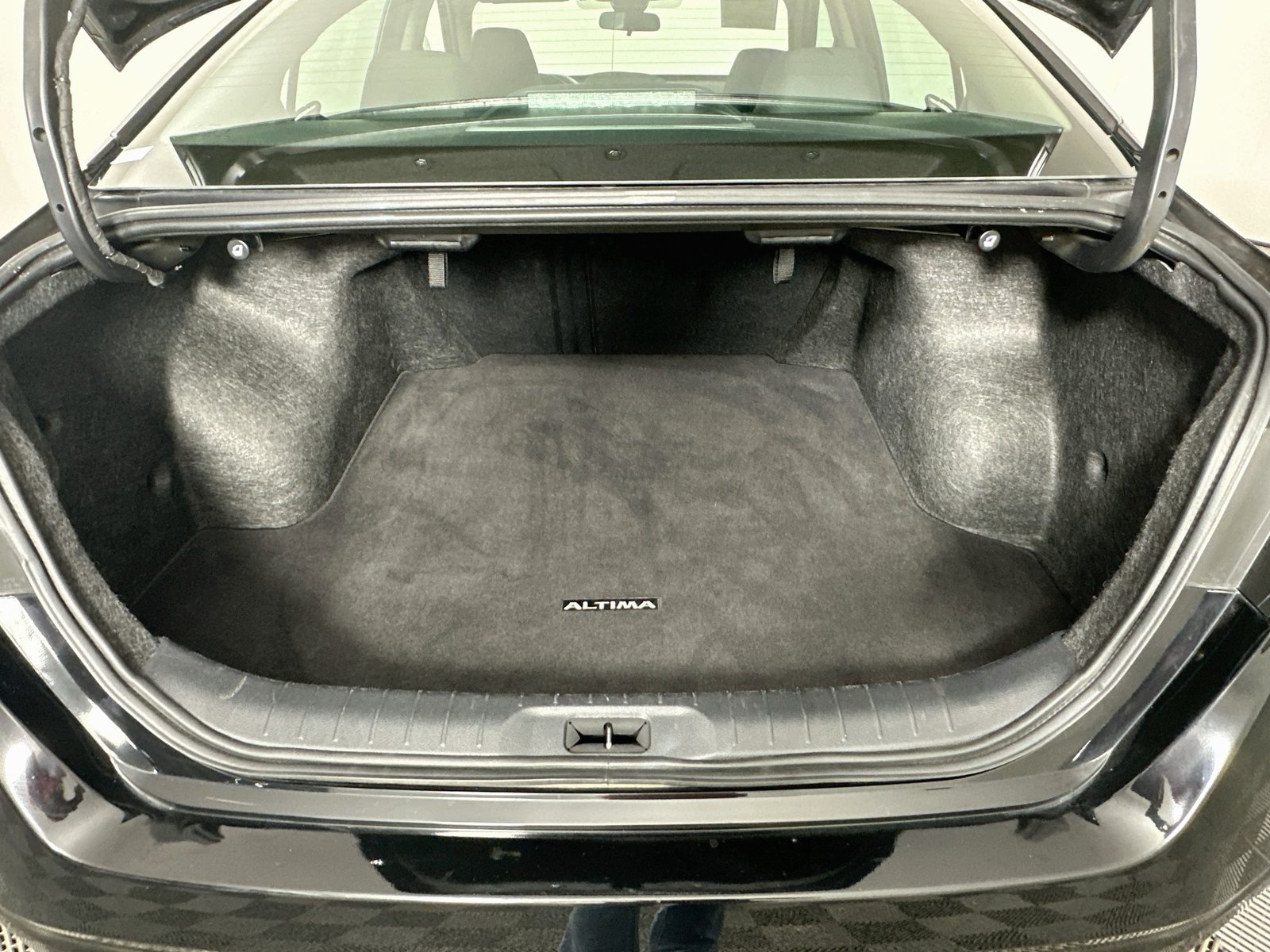 Used 2025 Nissan Altima 2.5 SV FWD image 23