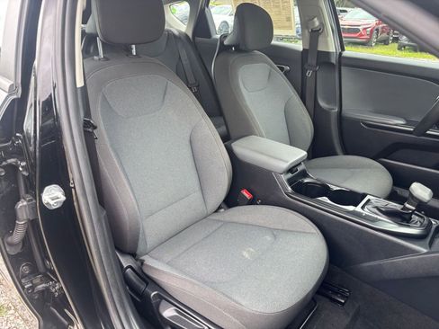 Used 2025 Kia K4 LXS FWD image 38