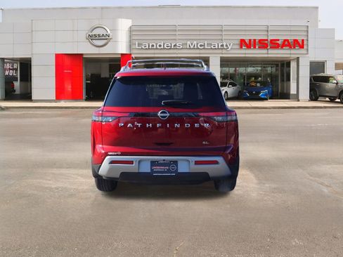 Used 2024 Nissan Pathfinder SL image 4