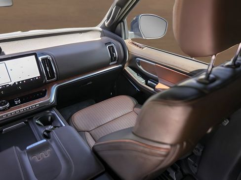 Used 2025 Ford Expedition King Ranch AWD/4WD image 27