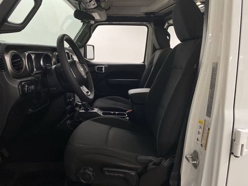 Used 2020 Jeep Gladiator Sport w/ Quick Order Package 24S image 13