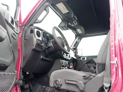 Used 2024 Jeep Wrangler Willys image 13