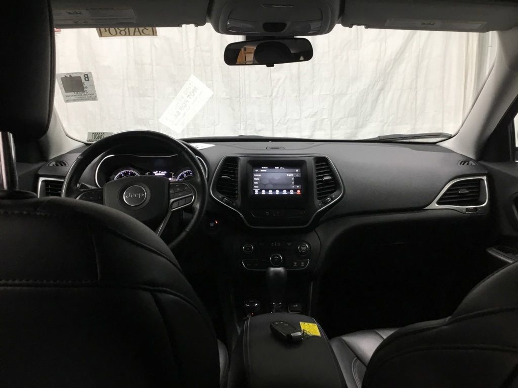 Used 2019 Jeep Cherokee Latitude Plus w/ Cold Weather Group AWD/4WD image 36