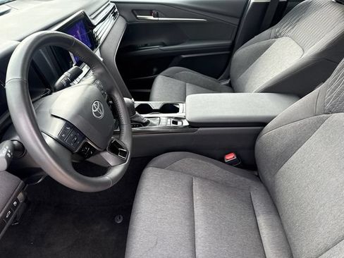 Used 2025 Toyota Camry LE AWD/4WD image 18