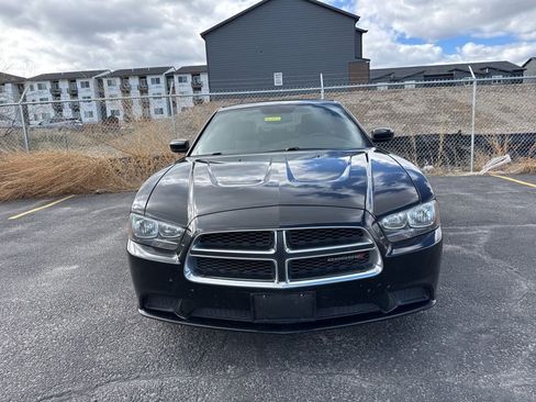 Used 2014 Dodge Charger SE image 2