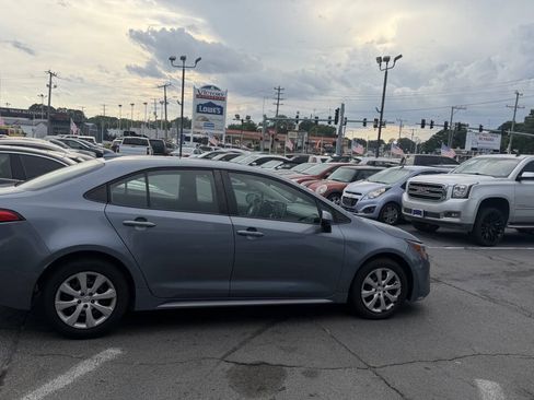 Used 2020 Toyota Corolla LE FWD image 12