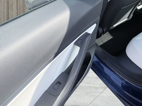 Used 2021 Tesla Model 3 Standard Range Plus image 29